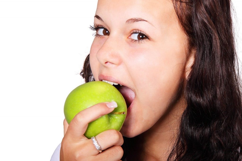 att äta ett äpple